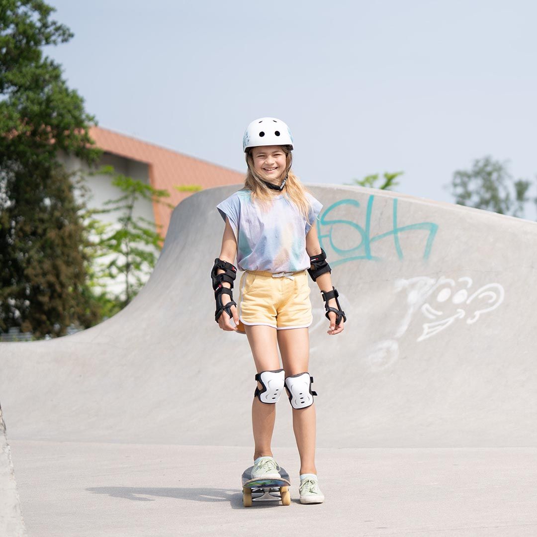 Skater outdoors wearing the slim IMPACT set